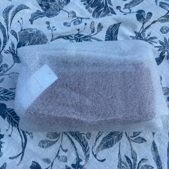 Tabby Shoulder Bag 20 With Pillow Quilting - Dark Ruby - Picture 12 of 13